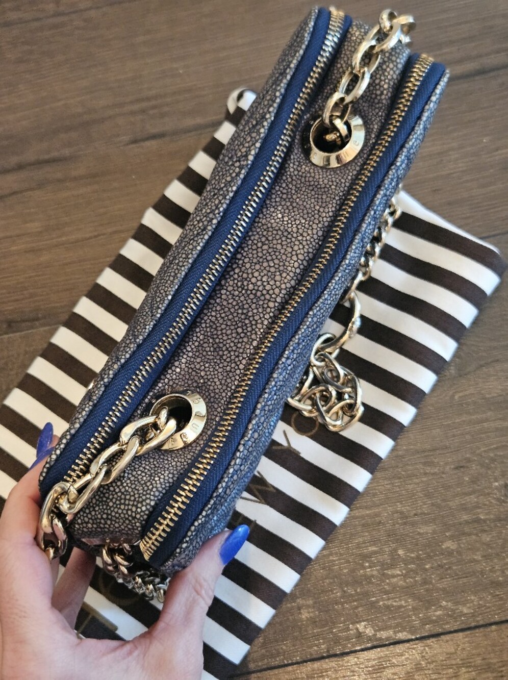 Henri Bendel Blue Stingray Embossed Leather Double Zip Chain 2-Way Bag + Dusty - Picture 6 of 15